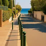 Mazet 1pers - De La Nartelle - Maxime- Piscine Partage- Parking بيت للعطل *