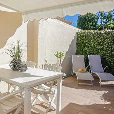 בית נופש Mazet 1pers - De La Nartelle - Maxime- Piscine Partage- Parking סן-מקסים